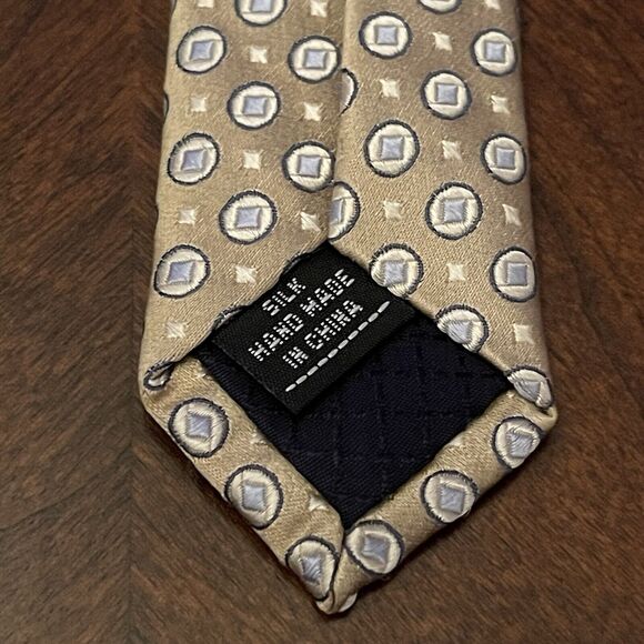 Club Room Tan Hand Made 100% Silk Men’s Neck Tie Made In China - Picture 7 of 9